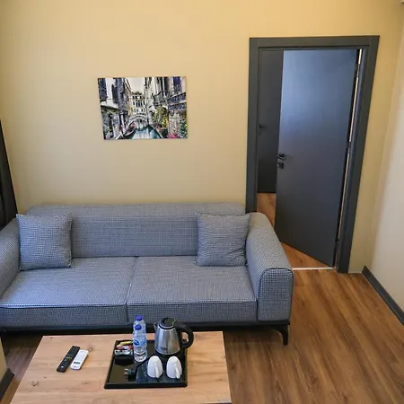 Aparthotel La Vitrine 4*